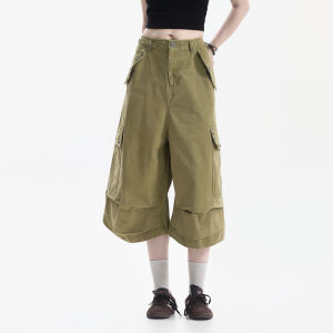 zuocisankon | Rivet Detailed Design Capri Pants