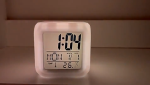 นาฬิกาทรงลูกเต๋า ตั้งโต๊ะดิจิตอลพร้อมไฟ LED แสดงเวลา วันที่ เดือน สัปดาห์ วัดอุณหภูมิได้ นาฬิกาปลุก LED Table Clock