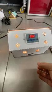 Hộp ấp trứng gia cầm mini hình ngôi nha . Có hiển thị đổ ẩm ( ấp đươc 9 trứng )