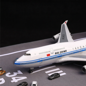 SEELUCKER | Simulative Boeing 747 Airplane Model With Wheels And Lights 47cm