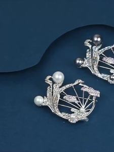 FESANU | Elegant Chinese Style Crystal Brooch