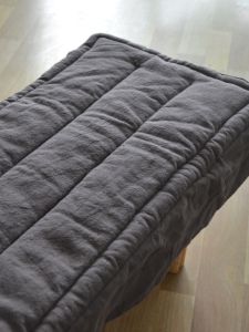 เบาะเก้าอี้แบบบางระบายอากาศได้ดี ป้องกันการลื่นไหล ผ้าฝ้ายลินินลายพื้นเรียบง่ายสำหรับเก้าอี้และแท่นนั่งในบ้าน