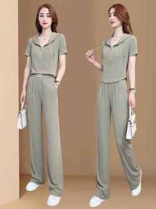 ชุดกีฬาลำลองสำหรับผู้หญิงในช่วงฤดูร้อนปี 2024 ชุดสองชิ้นแบบใหม่ที่เก๋ไก๋และลดอายุพร้อมฮู้ด กระดุมข้างเดียว