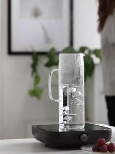 Bình đựng nước thuỷ tinh có quai cầm bình nước nắp gỗ đơn giản