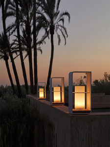 Solar Powered Villa Waterproof Outdoor Garden Lights Modern Style Steel Body Acrylic Lampshade Landscape Lighting for Park Yard