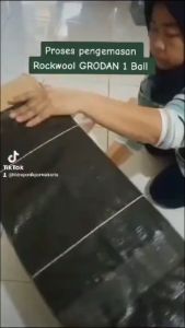 ROCKWOOL HIDROPONIK GRODAN 1 BALL TEKNOLOGI NG2.0 Rockwool yang memberikan pertumbuhan akar tanaman lebih cepat dan optimal sehingga hasil akhir tanaman akan memuaskan.