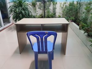 Bàn làm việc - có hộc đa năng kích thước 1..2m x 0.6m cao 76 cm - Chất Liệu ván 17li MDF phủ milamin chống trầy xước - Chuyên thiết kế và sản xuất nội thất văn Phòng