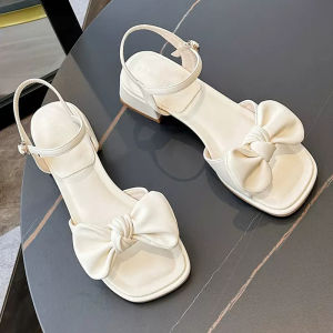 รองเท้าแตะส้นสูงผูกโบว์หนัง PU สำหรับผู้หญิง ฤดูร้อน 2025 รองเท้าแตะแบบสวมสบายสไตล์นางฟ้า รองเท้าแฟชั่นส้นสูงสำหรับผู้หญิง