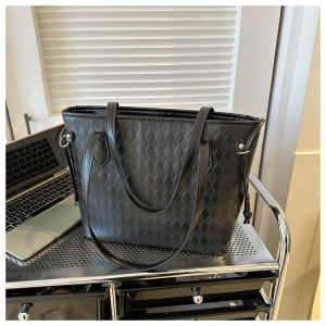 New Large Capacity Ladies Tote Bag 2024 Trendy Retro Soft Leather Commuter Dumpling Bag Single Shoulder Crossbody Bag
