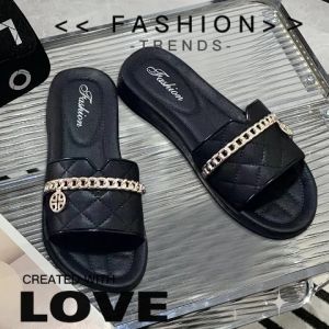 รองเท้าแตะ NQshop สวมผู้หญิง รองเท้าแตะสวมดีเทลโซ่ คาด เกร๋กรุบ ราคายอน คุณภาพเต็มร้อย รีบมาสนุก🌈