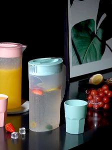 【GIFT TOWN】 2.2L Cold Water Pitcher with 4 Cups Frosted Design Kettle Beverage Storage Container Heat Resistant Water Jug Plastic Juice Water Drinkware