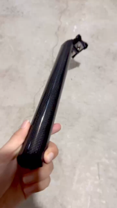 Cốt yên carbon xe đạp vân caro size 272mm và 316mm thông dụng cho xe đạp