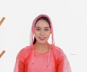เสื้อกันฝนผู้หญิง เสื้อกันฝนผู้ชาย แบบพกพา ใช้แล้วทิ้ง ขนาดฟรีไซส์