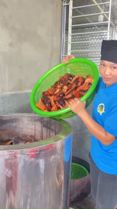 Cao hà thủ ô đỏ gia truyền đặc biệt từ củ hà thủ ô đỏ nguyên chất kết hợp dược liệu quý rừng Tây Bắc