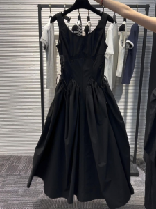 French Unique Beautiful Minimalist High-End Black Waist-Cut Vest Dress Women Summer A-Line Skirt Style round Neck Sleeveless