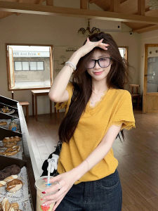 Áo Thun Nữ Tay Ngắn Cổ Chữ V Ren Màu Vàng Mùa Hè Thiết Kế Đơn Giản Ôm Vừa Vặn Thường Ngày Phong Cách Hàn Quốc Tay Ngắn Cổ Chữ V