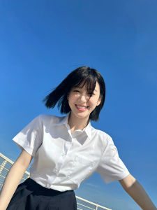 White Short Sleeve Shirt for Women Versatile Casual Academic Style with Pockets Button-up Collar Ideal for Students and Commuters