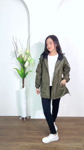 Pakaian Wanita Jaket Semi Parka Parasut Taslan Waterproof Hoodie HOXER Hijau Army