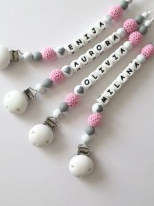 MoonPie Food Grade New Arrival High-End Custom Baby Name Black and White Heart Silica Gel Pacifier Drop-Preventing Chain