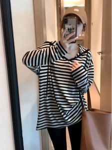 เสื้อยืดคอกลมแขนยาวลายทางสีดำและสีขาว ทรงหลวม สไตล์ลำลอง เสื้อผ้าทำงานสไตล์เกาหลี ฤดูใบไม้ผลิ 2025