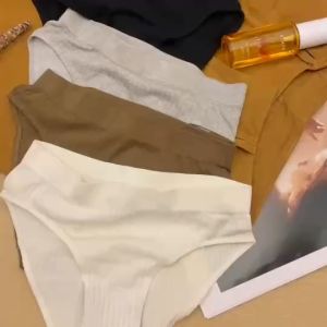 [Set 1/2/3/4 ชิ้น][ส่งของที่กรุงเทพ]กางเกงในสตรี วัสดผ้าฝ้าย เอวกลาง ระบายอากาศได้ดี มีลิ่นชัก ใส่สบาย เหมาะสำหรับผู้หญิง นักเรียนกางเกงใน เสื้อผ้า กางเกงใน Women Underwear Lady Clothing สีเทา [115]