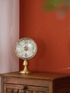 เวียดนามน้ำหนักเบาโต๊ะทำงานโต๊ะทำงานนาฬิกาตั้งโต๊ะทำงานของนาฬิกาตั้งโต๊ะทำงานเงียบเสียงระฆังทองแดงบนโต๊ะทำงาน