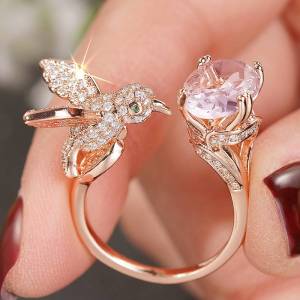 Huitan Bird Shaped Women Ring Inlaid Shining Big Pink Cubic Zirconia Sweet Party Daily Accessories Cute Delicate Jewelry Gift