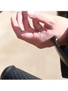 1 Pasang Motorcycle Gloves Wanita Waterproof Sarung Tangan Penutup Stang Motor Anti UV Sarung Tangan Anti Air Motor