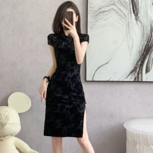 Black Elegant Chinese Style Qipao Dress with Slit