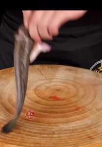 Hand-held meat knife fish head knife hand-picked meat knife household fruit knife butcher knife small meat-eating