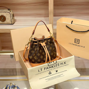 Hong Kong Genuine Leather 2025 New Retro Floral Drawstring Small Bucket Bag Versatile Single Shoulder Slant Cross Handbag