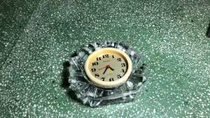 Đồng hồ vỏ Pha lê chạy chuẩn giờ