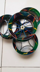 Bladu Kenur Layang Layang 4inch Motif Petir Hijau Lubang Dua Murah