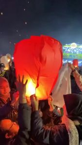 Lampion Terbang Sky Lantern – Dekorasi Unik Warna-Warni untuk Acara Spesial & Perayaan