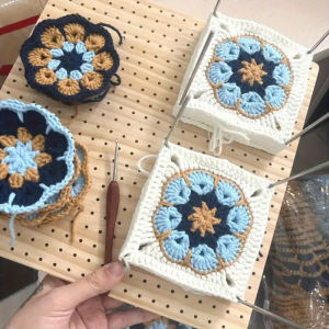 กระดานบล็อกโครเชต์พร้อมเข็ม อุปกรณ์เสริมสำหรับงานถักโครเชต์และงานถักนิตติ้งสำหรับผู้ที่ชื่นชอบ |   ของขวัญแผ่นไม้เจาะรู