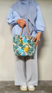 Tas Jinjing Kain Canvas: Pilihan Tepat untuk Arisan, Belanja & Makeup