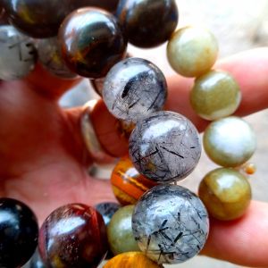 แก้วขนเหล็กคตไม้สักและหยก ขนาดเม็ด1.5cm.สวมคอได้ทุกคน เส้นใหญ่มีเส้นเดียวครับ