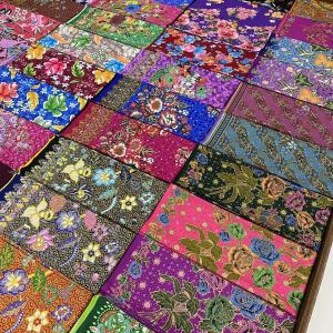 Sarong ผ้าถุงเย็บสําเร็จ กว้าง 2 เมตร ผ้าถุงปาเต๊ะ ผ้าถุงปาเต๊ะเย็บสําเร็จ ผ้าถุง นิ่ม ไม่ลื่น ซับน้ําดี สีไม่ตก ผ้าถุงสําเร็จ ผ้าถุ