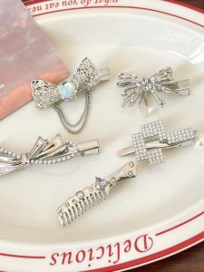 กิ๊บติดผมดอกไม้เพชรโลหะสุดเท่สำหรับเด็กผู้หญิง กิ๊บติดผมหน้าบล็อก กิ๊บติดผมแบบมีรูปตัวอักษรสุดเก๋สำหรับเด็กผู้หญิง