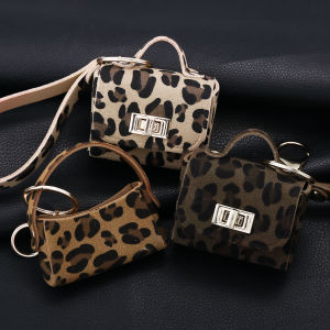 กระเป๋าหนังลายเสือดาวขนาดเล็ก กระเป๋าใส่ลิปสติก กระเป๋าใส่หูฟัง กระเป๋าเซ็กซี่ พวงกุญแจห้อยกระเป๋าสำหรับผู้หญิง ของตกแต่งกระเป๋าลำลอง ของขวัญ