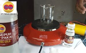 Air Sepuh Siap Pakai Kuning Cairan Pembersih Perawatan Perhiasan Emas 100 ML