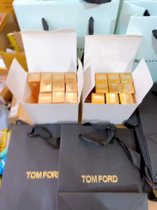 Son Tom Ford Soleil Neige Ultra-Shine Lip Colour Vỏ trắng bạc 3.3g