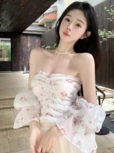 GUZILIAN | เสื้อเชิ้ตไหล่เดียวพิมพ์ลายดอกไม้เซ็กซี่และนุ่มสำหรับผู้หญิง เสื้อครอปแขนกุดทรงเข้ารูป ฤดูร้อน 2025 แบรนด์ GZLian