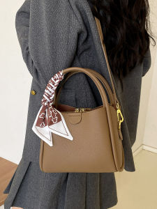 Casual Versatile Soft Leather Bucket Bag Womens Crossbody Shoulder Bag Commute Essential Fashionable Handbag for Young Women