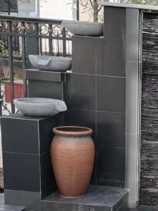 Waterfall Wall Ceramic Vase with Outlet Garden Landscape Decorative Ornaments Outdoor Fine Craftsmanship Handmade Resin Material