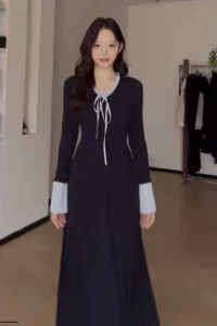 เดรสยาวคลุมเข่า ทรง A-Line ผ้าร่องลูกฟูกพรีเมียม คอวีแต่งระบายสีฟ้า มีเชือกผูกโบว์ ชุดเดรสสไตล์เกาหลี แขนยาวพับได้ ใส่ทำงาน ใส่เที่ยว ชุดไปคาเฟ่ แฟชั่นสวยหรู #9265