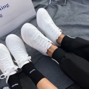 ยส่งเร็ว🚚 Men‘s shoesรองเท้าทรงเตี้ยรองเท้าลำลองฤดูร้อนรองเท้ากีฬารองเท้าสีขาวรองเท้านักเรียน าวสำหรับใส่เล่นกีฬาสี่ฤดูและสันทนาการสีขาวสวมใส่สบายระบายอากาศได้ดีรองเท้า