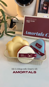Hộp Bông Mút Trang Điểm Amortals Tán Nền Nhanh Không Hút Kem Kèm Hộp Hoa Cherry 2 Series (dùng khô)