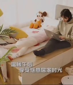 ตู้ เก็บของ กล่อง เก็บของ 80/100 ชั้นวาง ไม้ พื้นที่ หนังสือ ตู้ไม้เปิดบน กล่องใส่ เน็คเท่าภาพ และเสื้อสาร บรรทัด 4 ช่อง ไม้ ประหยัดพื้นที่ และเพื่อนกล่องกล่องเก็บของ ราคา 499 บาท