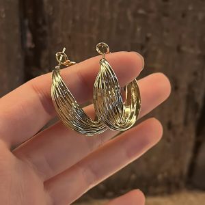 Golden Earrings Womens Niche Design High-End Sensation Ear Jewelry Studs 2024 New Trend Luxury Best-Selling Hoops